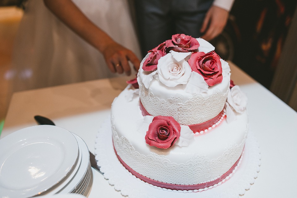 cutting cake